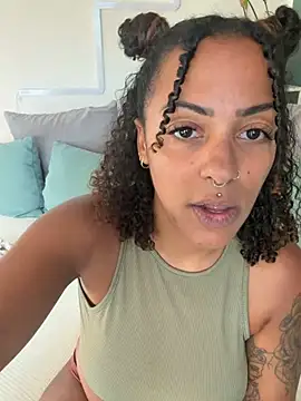 SweetPetiteNoir Show Webcam