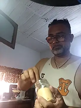 Show modela CarlossexVen na web-kameri