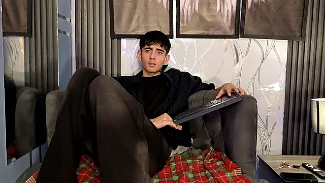 הופעת וובקאם של demian_hot99