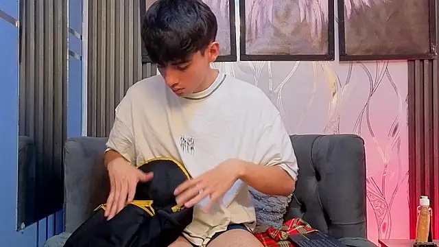 demian_hot99 网络视讯表演