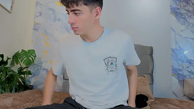 הופעת וובקאם של demian_hot99