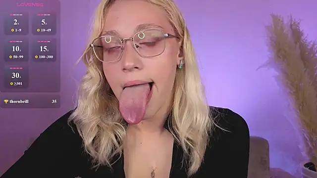 KaraLiin's Live XXX Chat