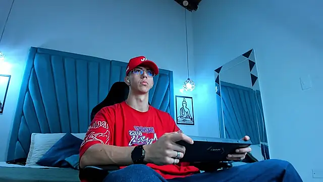 OliverThompsonJS Webcam Show