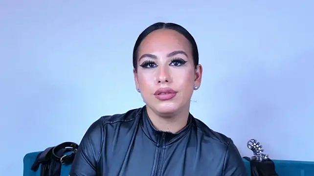 Chat +18 de AriannaNoir ao vivo
