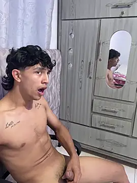 alex_martin47 – webcam-show