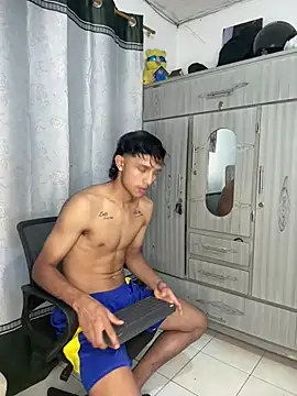 alex_martin47's Webcam Show