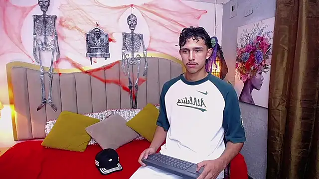 alex_martin47 Show Webcam
