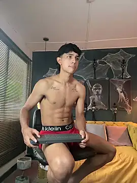 alex_martin47 Шоу с уебкамера