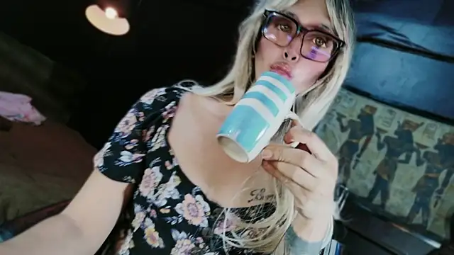 Pokazy przed kamerką – prettybushy