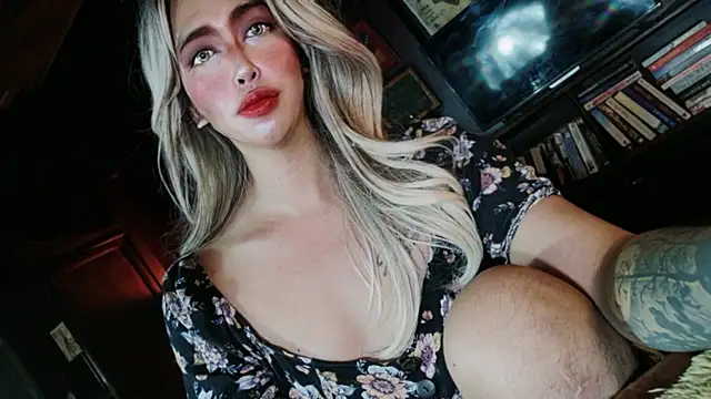 Вебкам-шоу prettybushy