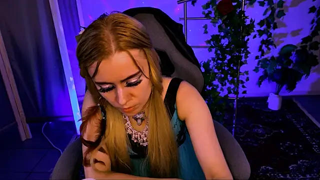 Kumiho_7777: διαδικτυακό σόου στην κάμερα