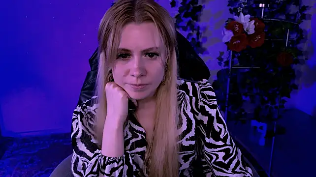 Kumiho_7777 Show in webcam