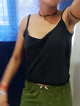 Cute_Naira6: διαδικτυακό σόου στην κάμερα