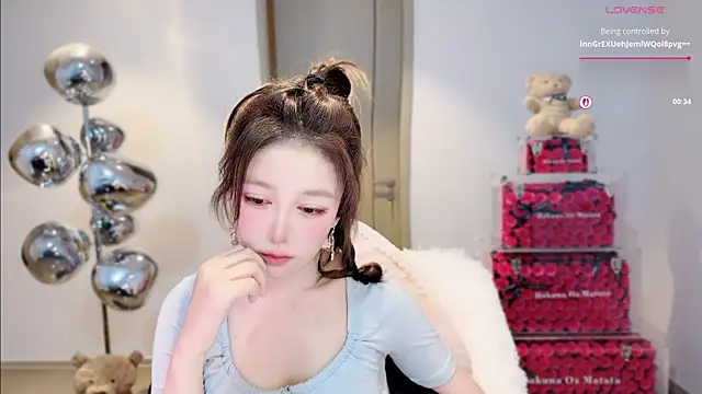 Chatroom XXX en direct de Aeseee-