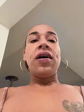 צ'אט XXX בשידור חי של DominicanJojo