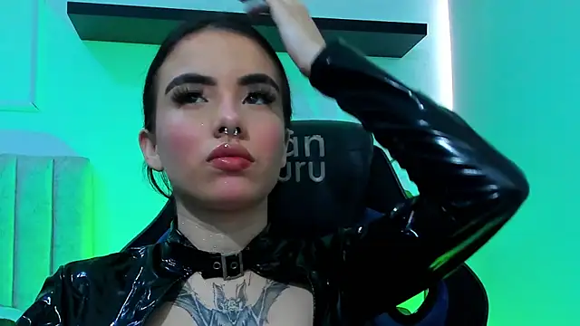 isabella_hv Adlı Modelin Canlı XXX Sohbeti