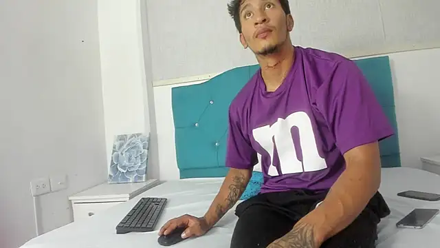 Show modela Zayn_Moretti na web-kameri