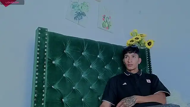 Show modela Zayn_Moretti na web-kameri