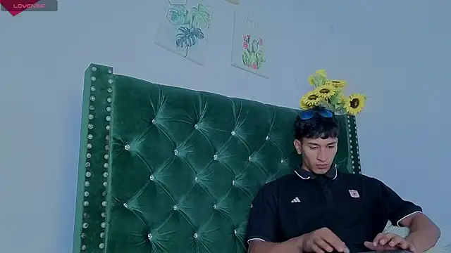 Zayn_Moretti Pertunjukan Webcam