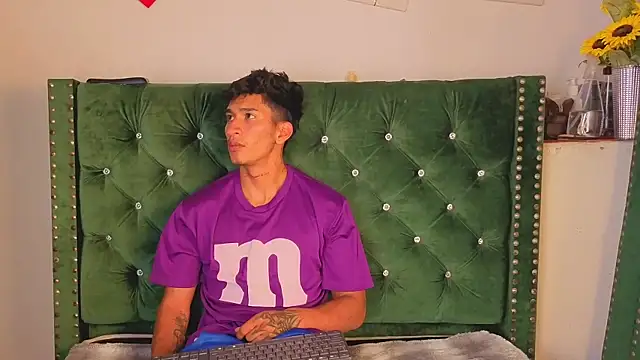 Show modela Zayn_Moretti na web-kameri