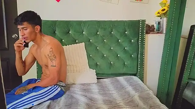 Show modela Zayn_Moretti na web-kameri