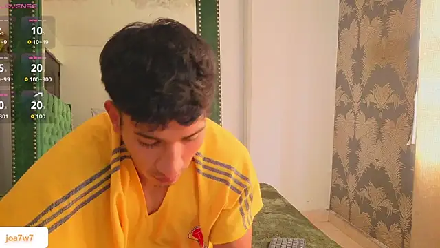 Show modela Zayn_Moretti na web-kameri