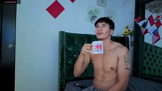 Show modela Zayn_Moretti na web-kameri