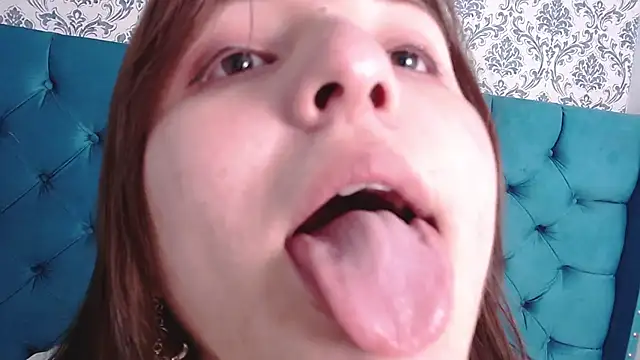 Show modela AbbyKaath na web-kameri