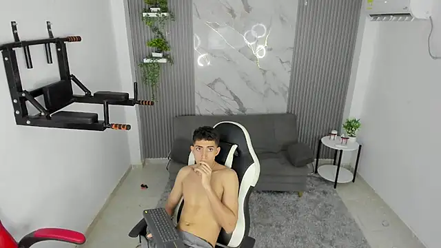 mattew_hot Show in webcam