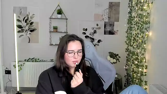 Regina_cute_'s Webcam Show