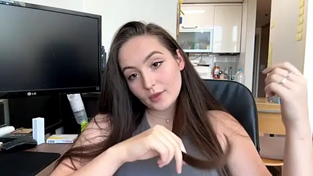 Emilly_Cart – webcam-show