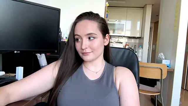 Emilly_Cart Show in webcam