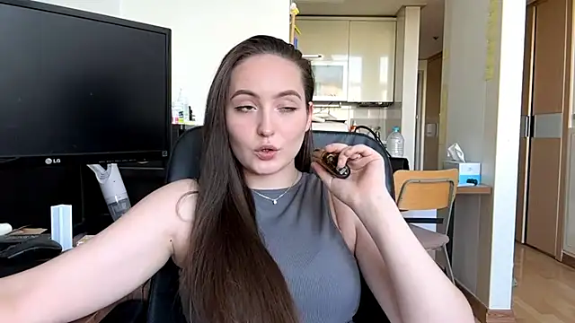 Emilly_Cart's Webcam Show