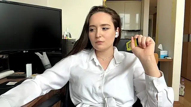 Emilly_Cart Adlı Modelin Web Kamerası Şovu