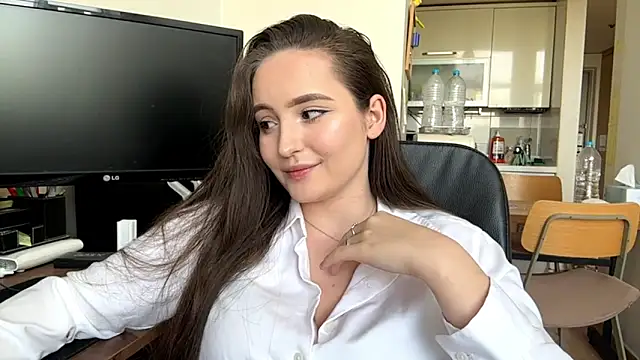 Emilly_Cart Chat XXX in diretta