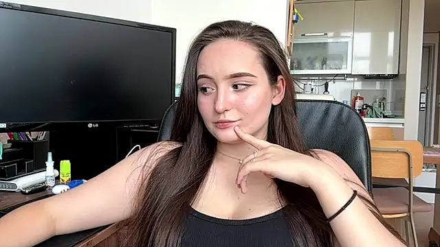 Chat +18 de Emilly_Cart ao vivo