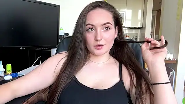 Chat +18 de Emilly_Cart ao vivo