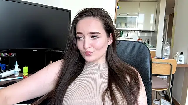Emilly_Cart Adlı Modelin Web Kamerası Şovu