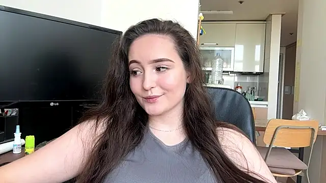Emilly_Cart Show in webcam