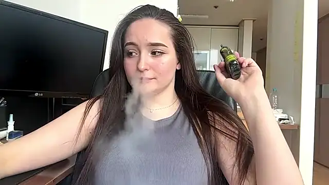 XXX chat uživo modela Emilly_Cart