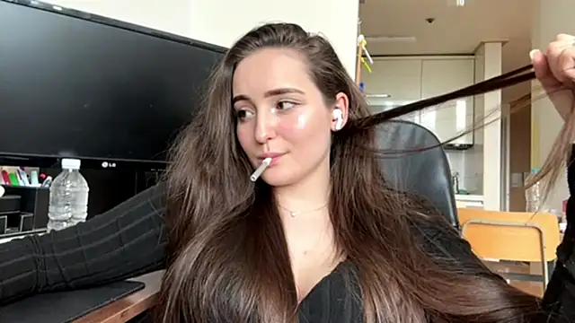 Emilly_Cartn Live XXX chat
