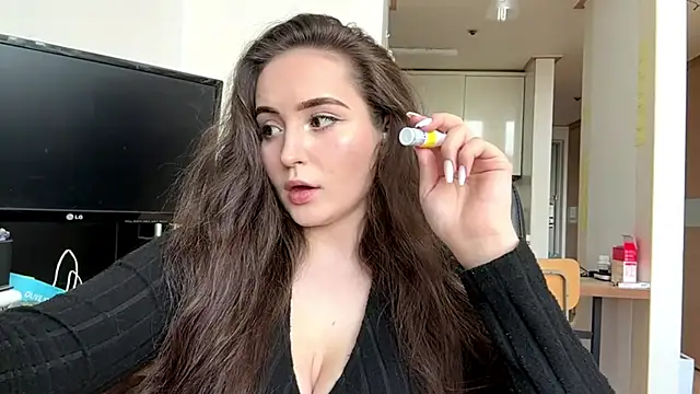 Chat +18 de Emilly_Cart ao vivo