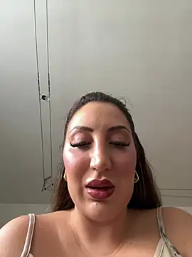 Chat +18 de Nilay-Versaut ao vivo