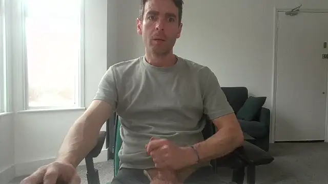 frenchbdmaninlondon Show in webcam