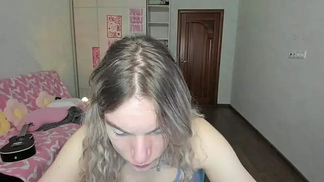 milliKira006 webkamerás műsora