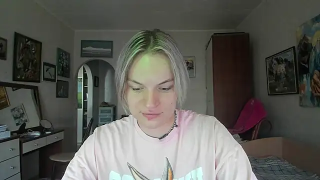milliKira006 Show in webcam