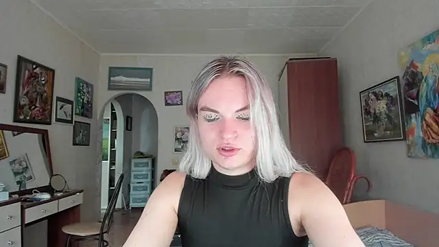 Show modela milliKira006 na web-kameri