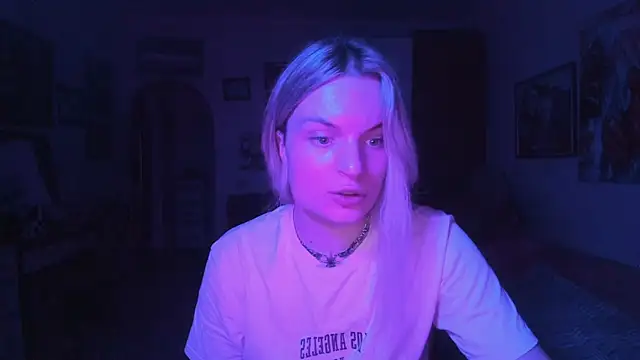 milliKira006 Show in webcam