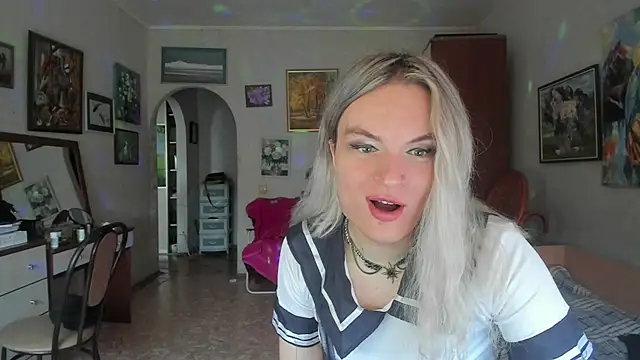 milliKira006 Show in webcam
