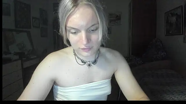 Show modela milliKira006 na web-kameri